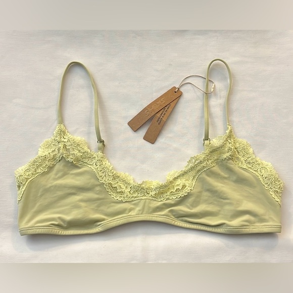 SKIMS FITS EVERYBODY LACE SCOOP BRALETTE - Picture 1 of 3